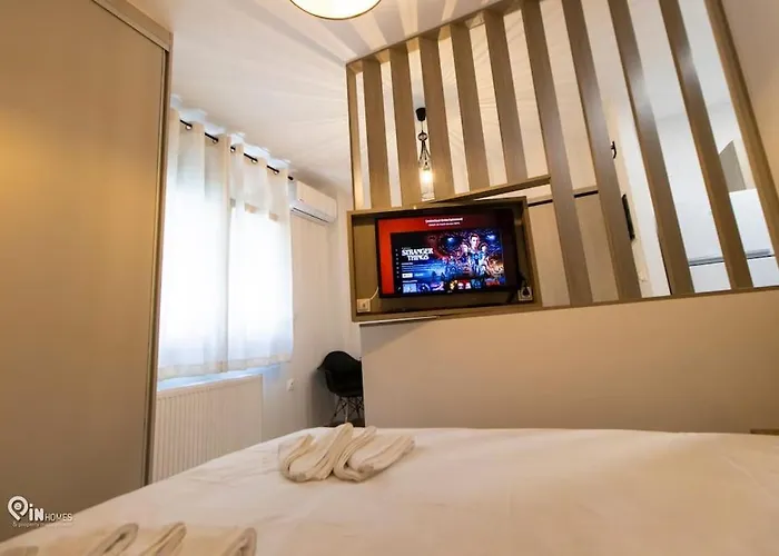 \'Apolon\' Studio Next To Metro