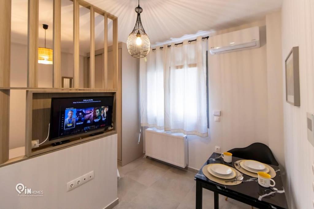 'apolon' Next To Metro Apartment
