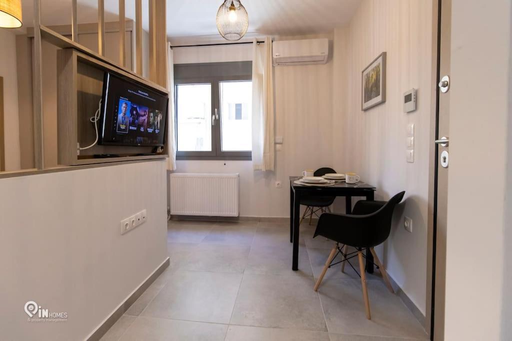 'apolon' Next To Metro Apartment